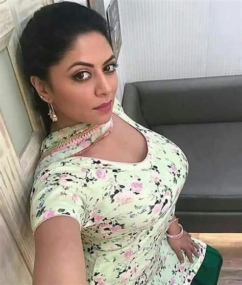 Indian Dudh Wali Bhabhi Porn Videos